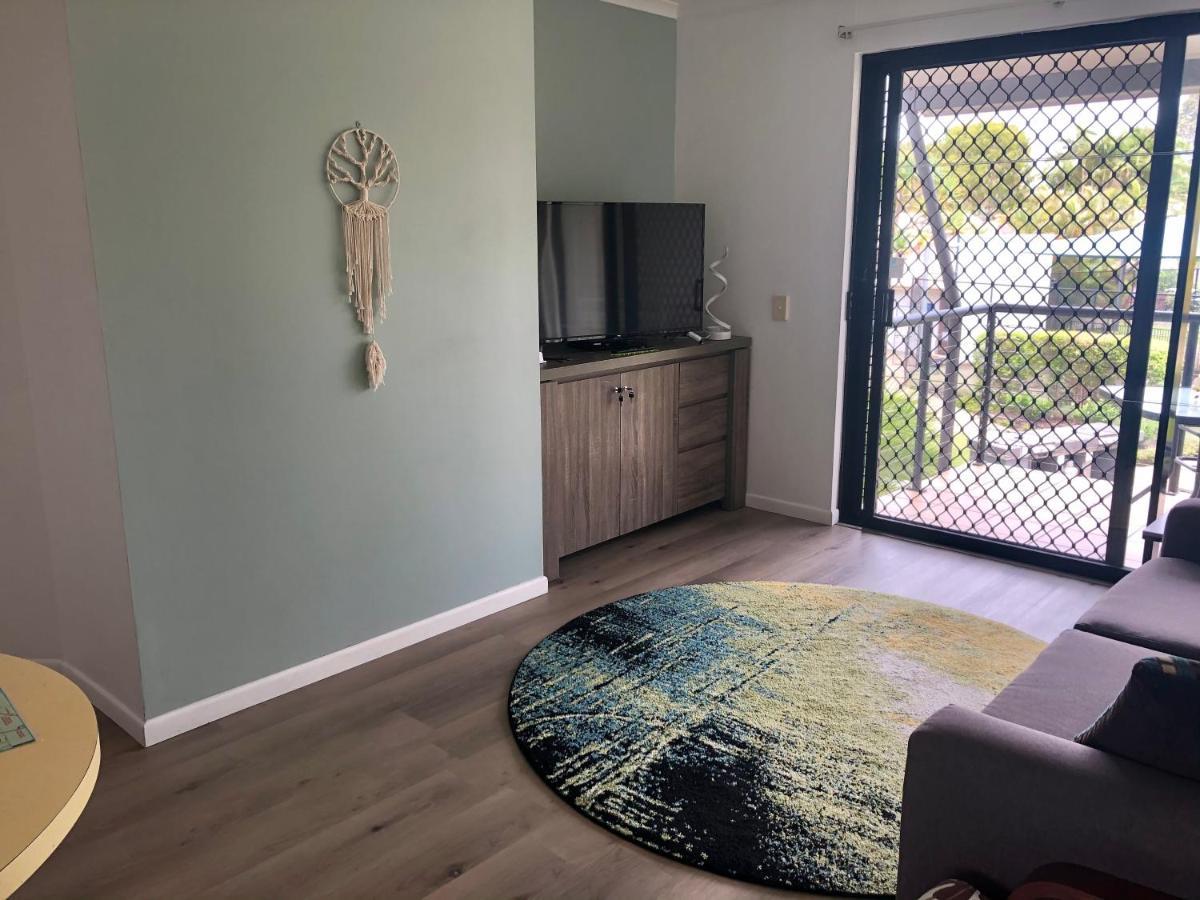 Apartment In 4* Resort - Pool Views - Great Location 누사빌 외부 사진