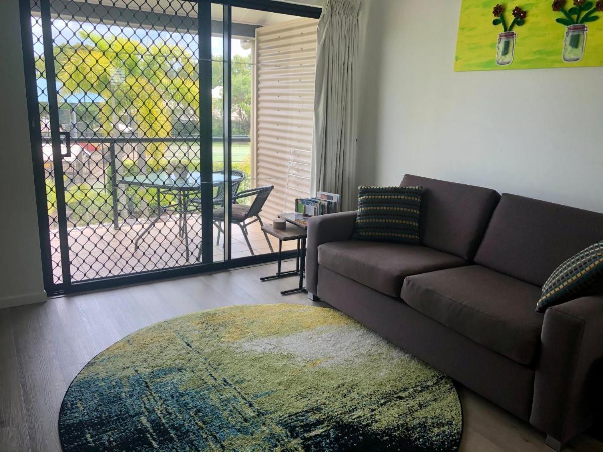 Apartment In 4* Resort - Pool Views - Great Location 누사빌 외부 사진